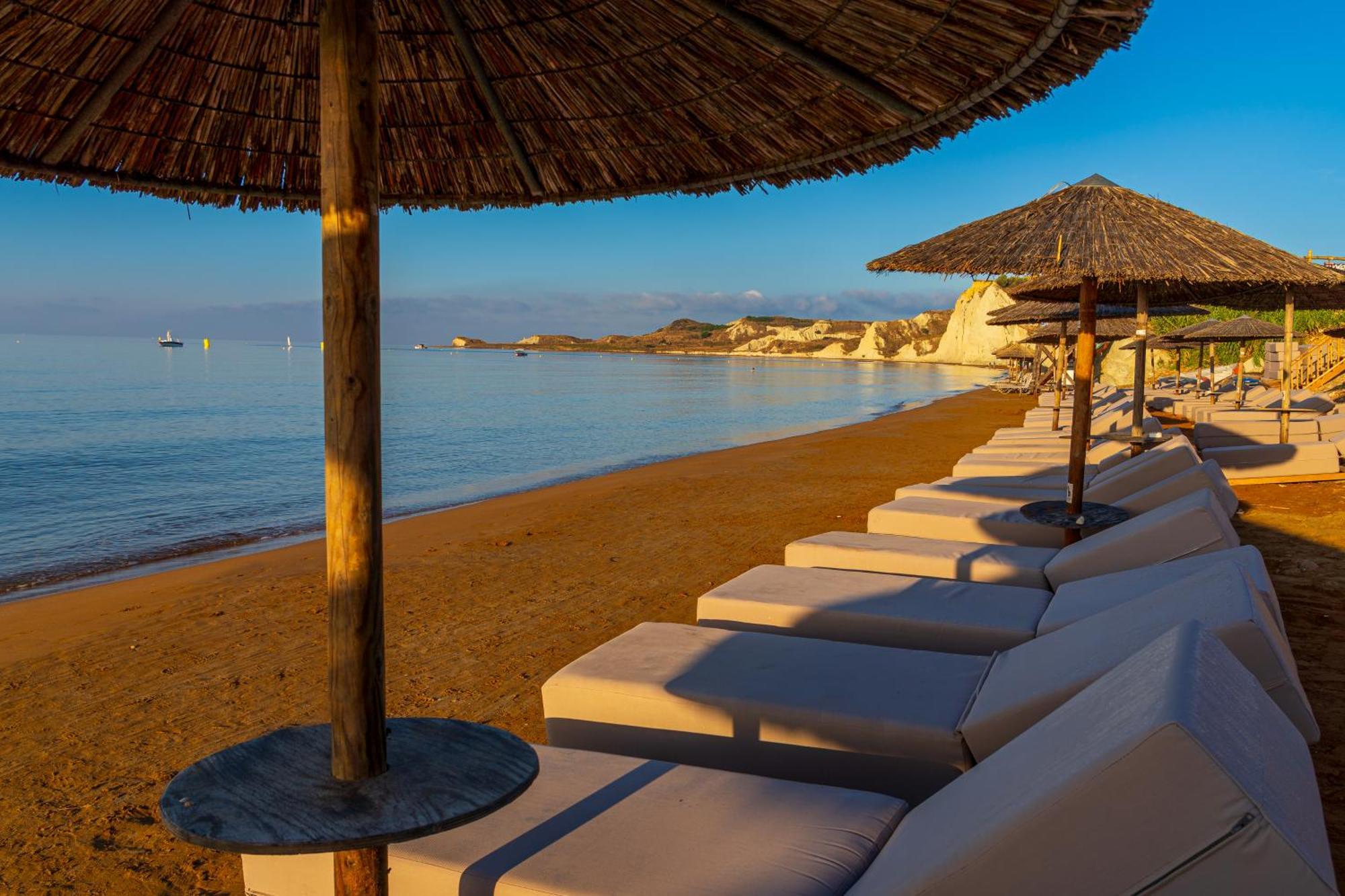 Argile Resort Mantzavinata Экстерьер фото